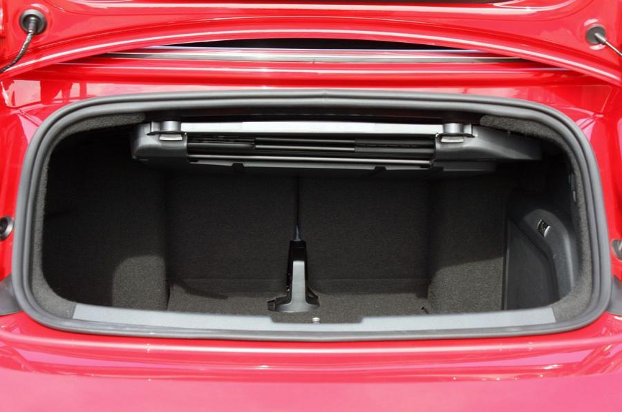  Volkswagen Beetle TDi Cabriolet 2013 года  (фото 8 из 40)